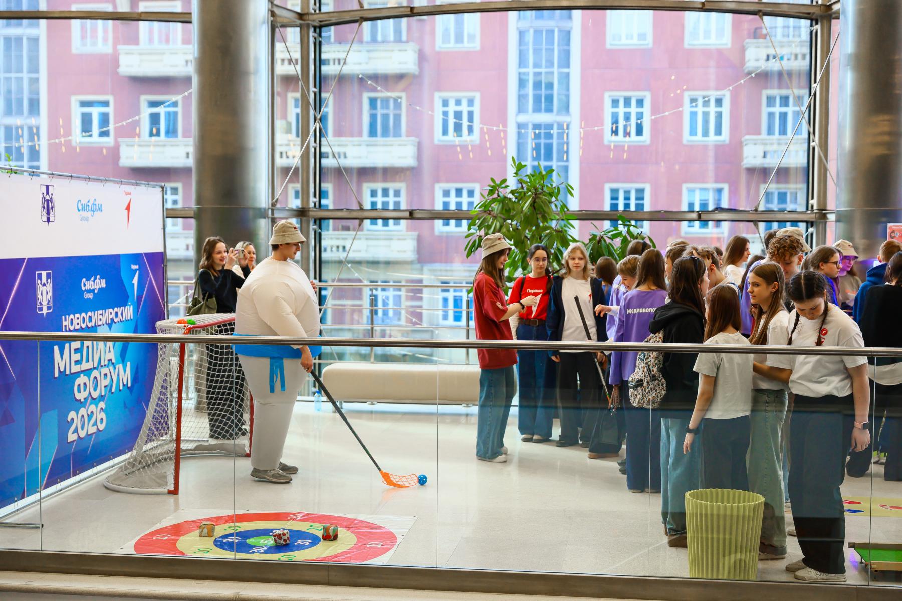 Фото Соловьёв, Савочкин, Никишева: звездные гости собрали на форуме в Новосибирске свыше тысячи человек – 100 ярких кадров 10